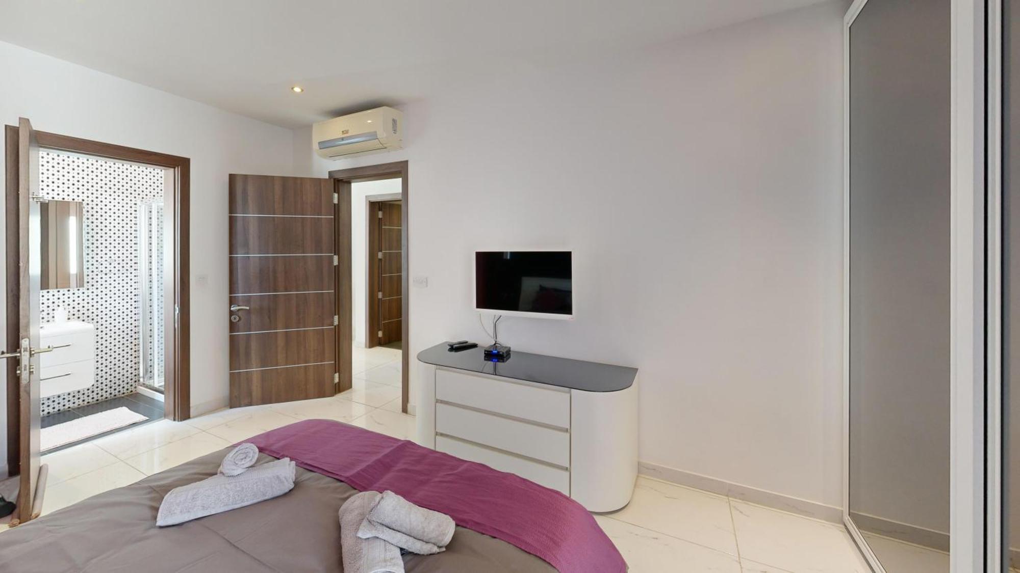 Amazing Spacious Apartment With Bbq & Jacuzzi Saint Julian's Eksteriør billede