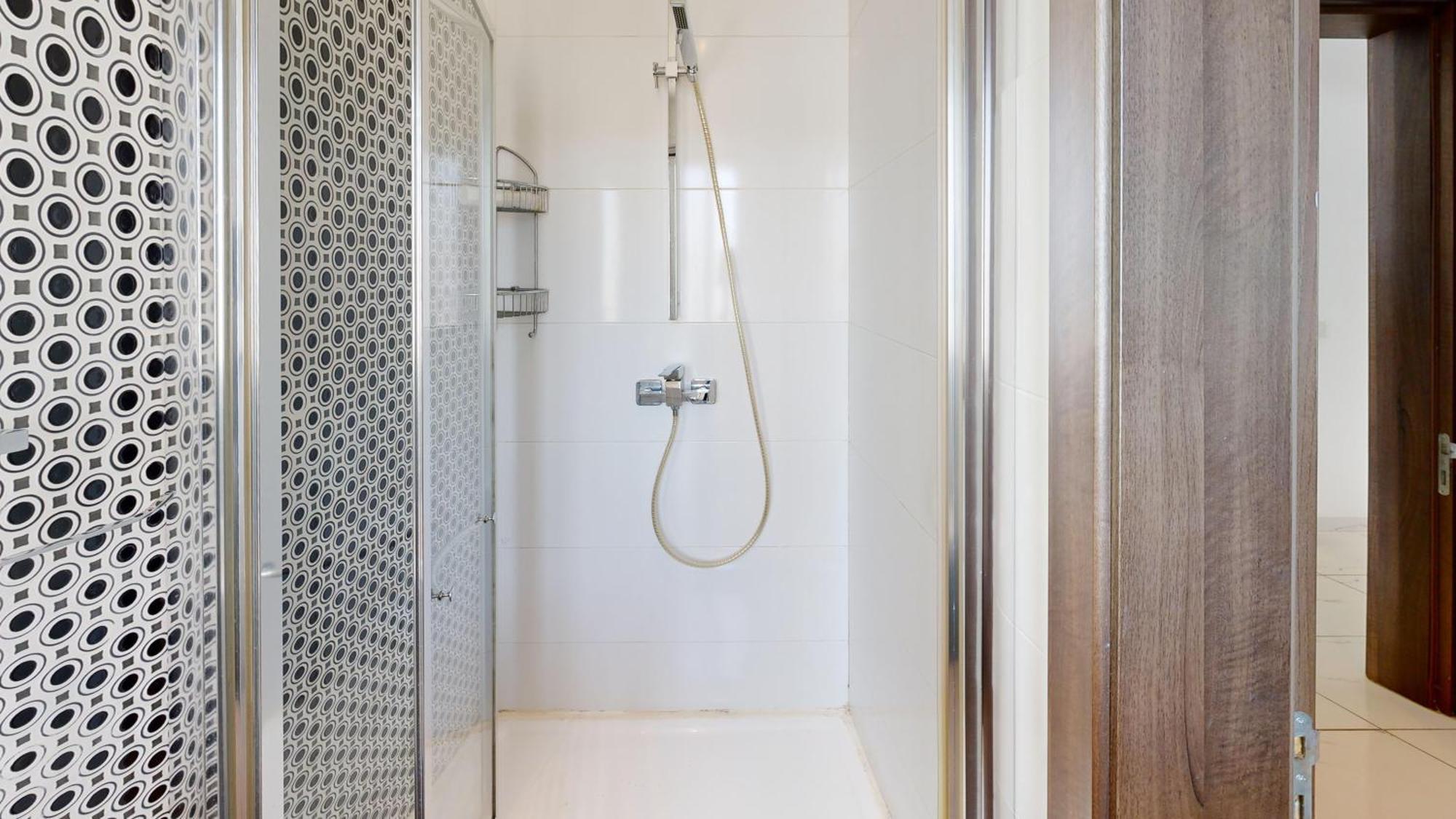 Amazing Spacious Apartment With Bbq & Jacuzzi Saint Julian's Eksteriør billede