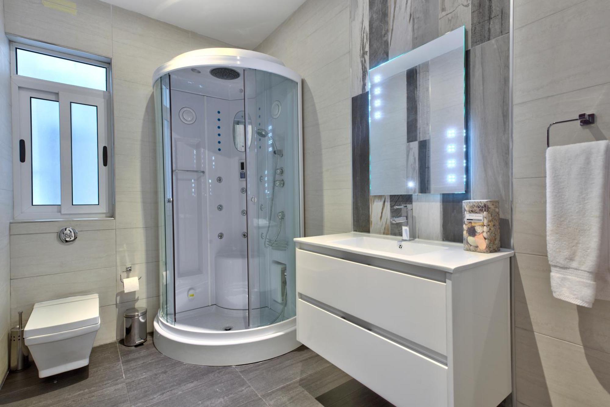 Amazing Spacious Apartment With Bbq & Jacuzzi Saint Julian's Eksteriør billede